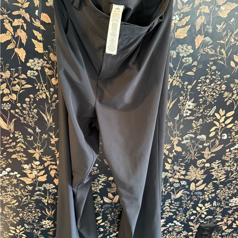 ALO Yoga Women’s Charcoal Dress Pants